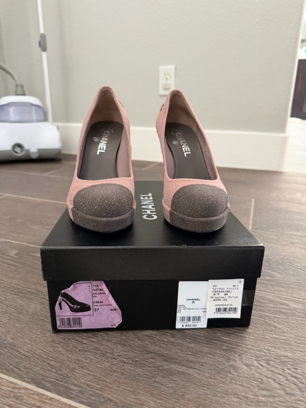 CHANEL Pink Pumps with Dark Cap Toe